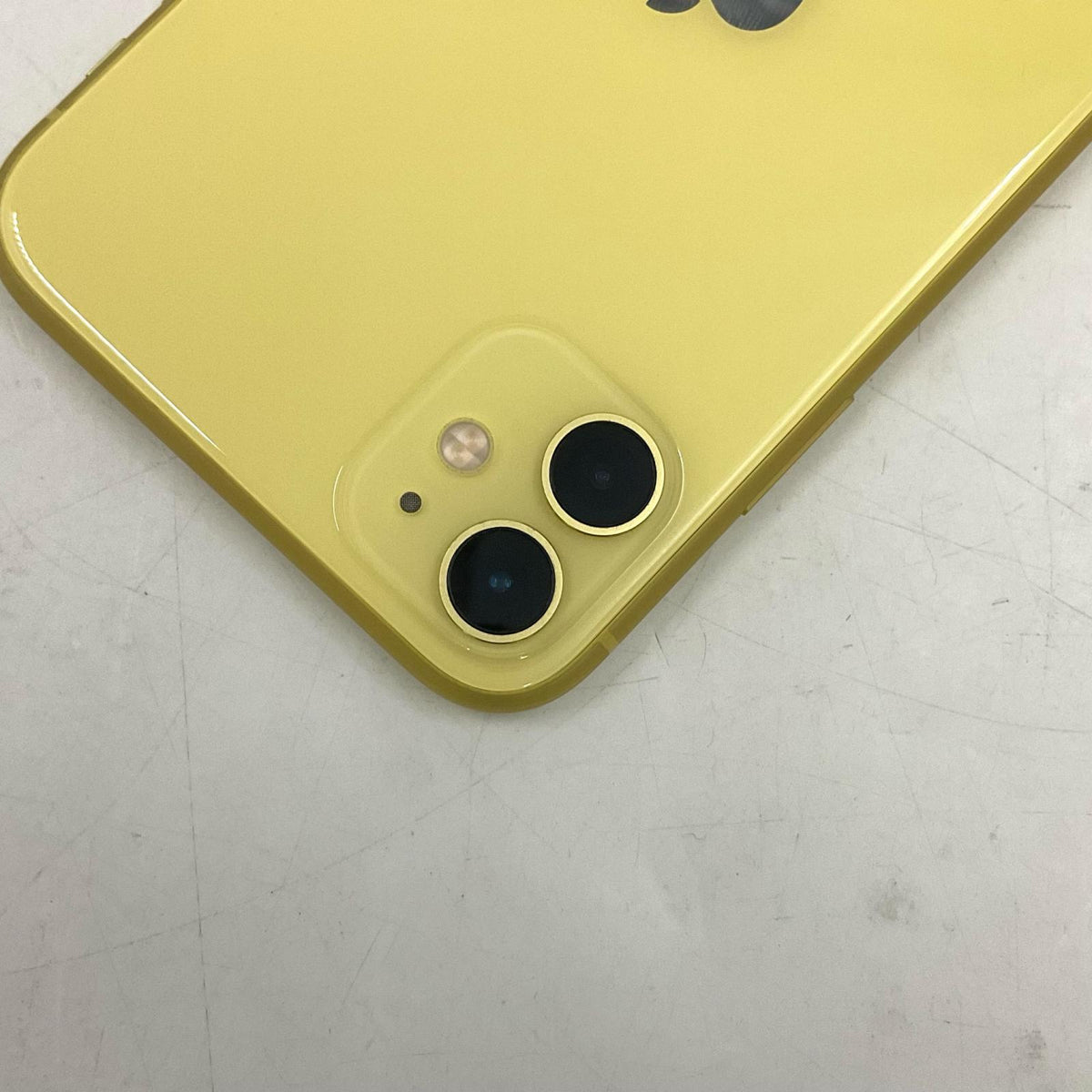 【全額返金保証】【最速発送】Apple iPhone iPhone 11 128GB イエロー docomo 白ロム 美品 動作確認済 87%