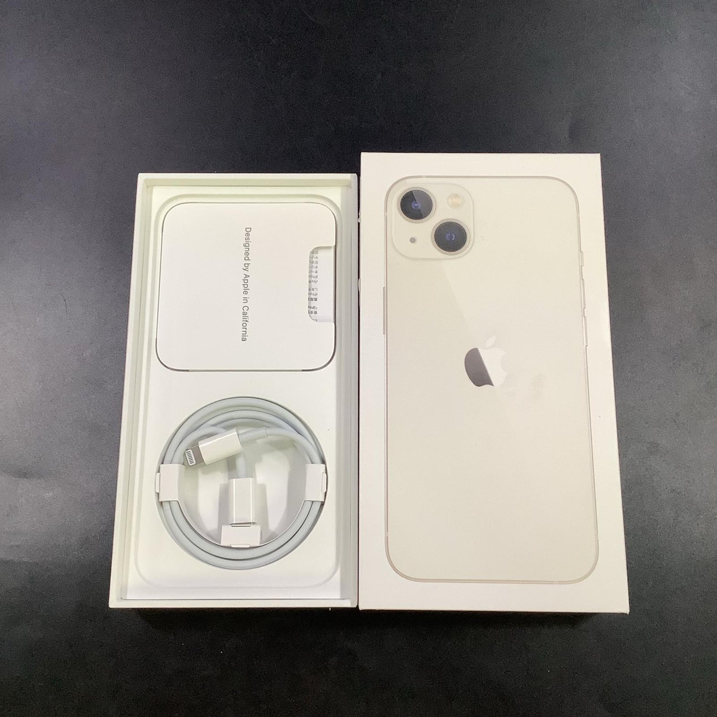 【全額返金保証】【最速発送】Apple iPhone iPhone 13 256GB スターライト au 白ロム 美品 動作確認済 80%