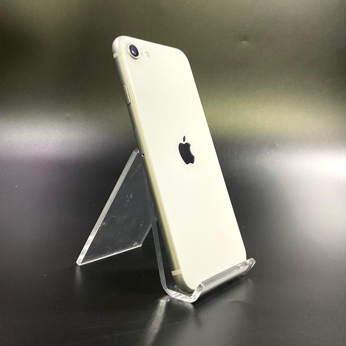 【全額返金保証】【最速発送】Apple iPhone iPhone SE（第2世代） 64GB ホワイト docomo SIMフリー 白ロム 動作確認済 75%