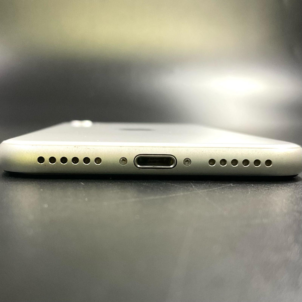 【全額返金保証】【最速発送】Apple iPhone iPhone SE（第2世代） 64GB ホワイト docomo SIMフリー 白ロム 動作確認済 75%