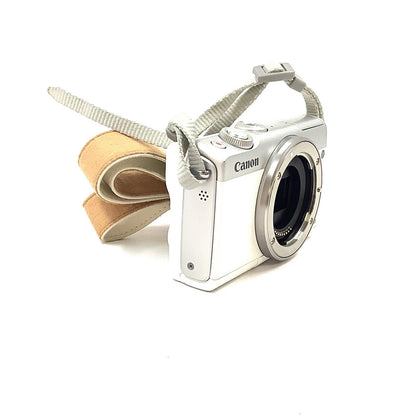 【全額返金保証】【最速発送】Canon デジタル一眼 EOS M100 ボディ ホワイト 美品 動作確認済