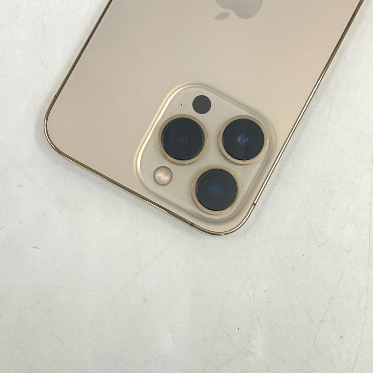 【全額返金保証】【最速発送】Apple iPhone iPhone 13 Pro 256GB ゴールド docomo 白ロム 動作確認済 77%