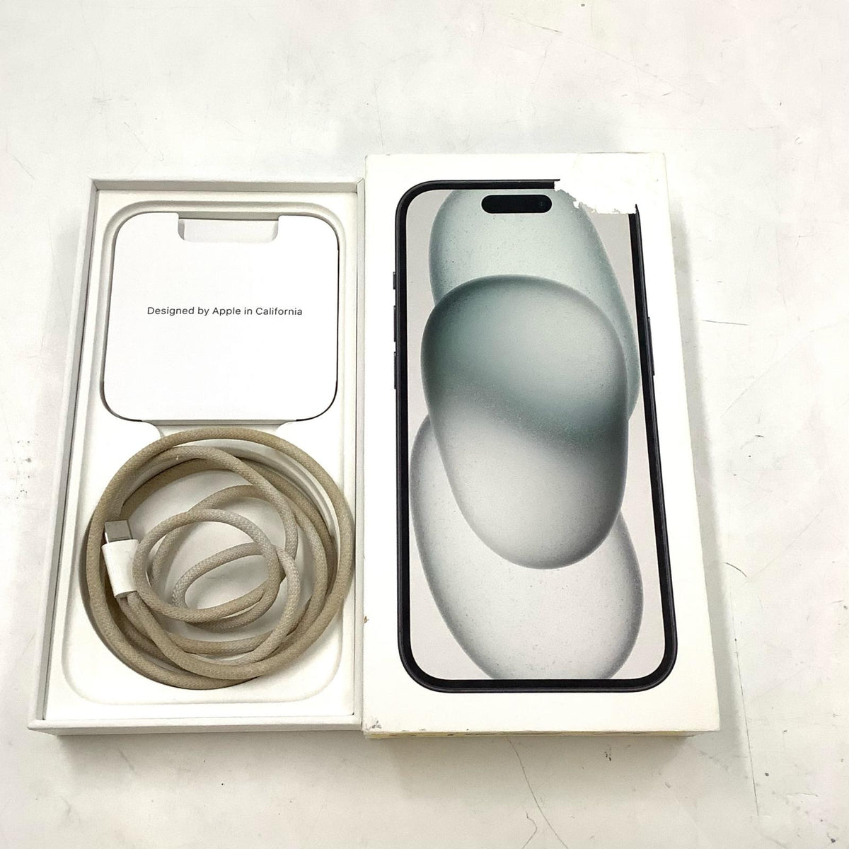 【全額返金保証】【最速発送】Apple iPhone iPhone 15 256GB ブラック au 白ロム 動作確認済 75%