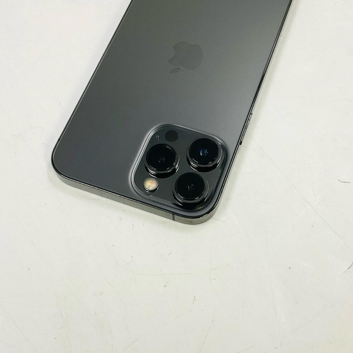 【全額返金保証】【最速発送】Apple iPhone iPhone 13 Pro Max 128GB グラファイト docomo 白ロム 動作確認済 83%