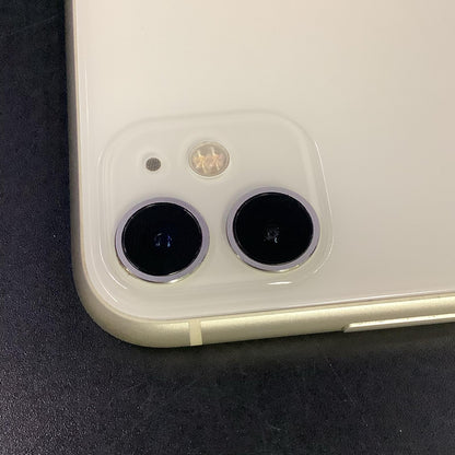 【全額返金保証】【最速発送】Apple iPhone iPhone 11 64GB ホワイト docomo SIMフリー 白ロム 美品 動作確認済 80%
