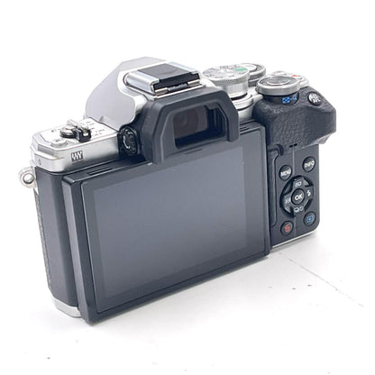 【全額返金保証】【最速発送】OLYMPUS デジタル一眼 OM-D E-M10 Mark IV ボディ シルバー 超美品 動作確認済