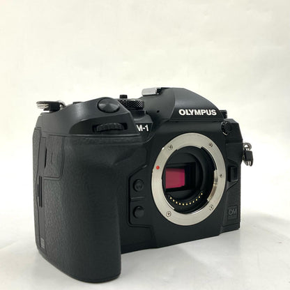 【全額返金保証】【最速発送】OM SYSTEM デジタル一眼 OM-1 ブラック ボディ 超美品 動作確認済