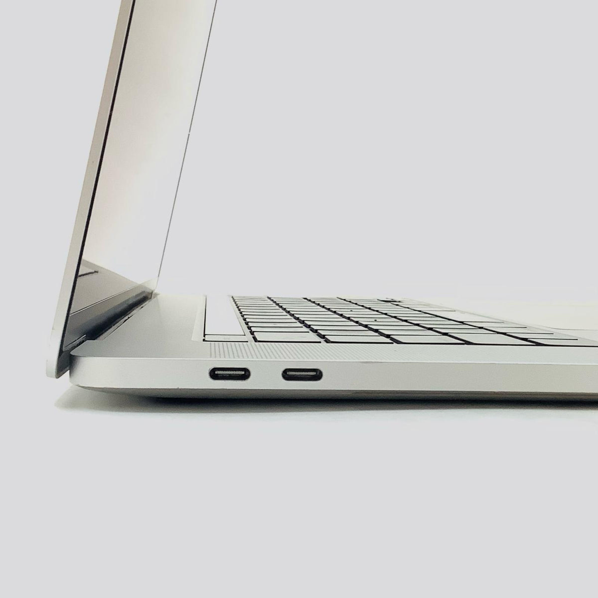 【全額返金保証】【最速発送】Apple MacBook Pro 16インチ 2019 2.6 GHz 6コア Intel Core i7 16GB 512GB シルバー 美品 動作確認済