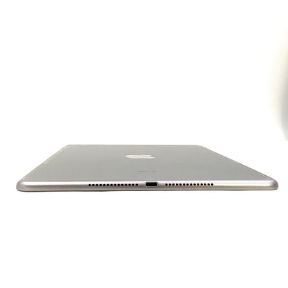 【全額返金保証】【最速発送】Apple iPad Air 9.7インチ 第2世代 16GB スペースグレイ Wi-Fi 美品 動作確認済