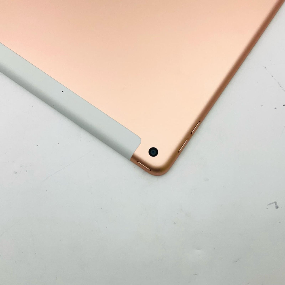 【全額返金保証】【最速発送】Apple iPad iPad 9.7インチ 第6世代 32GB ゴールド WiFi+Cellular au 白ロム 美品 動作確認済