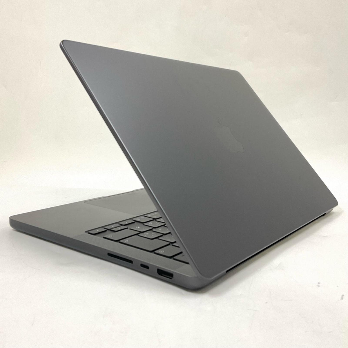 【全額返金保証】【最速発送】Apple MacBook Pro Nano-textureディスプレイ 14インチ Apple M5 16GB 1TB スペースブラック 100% 超美品 動作確認済