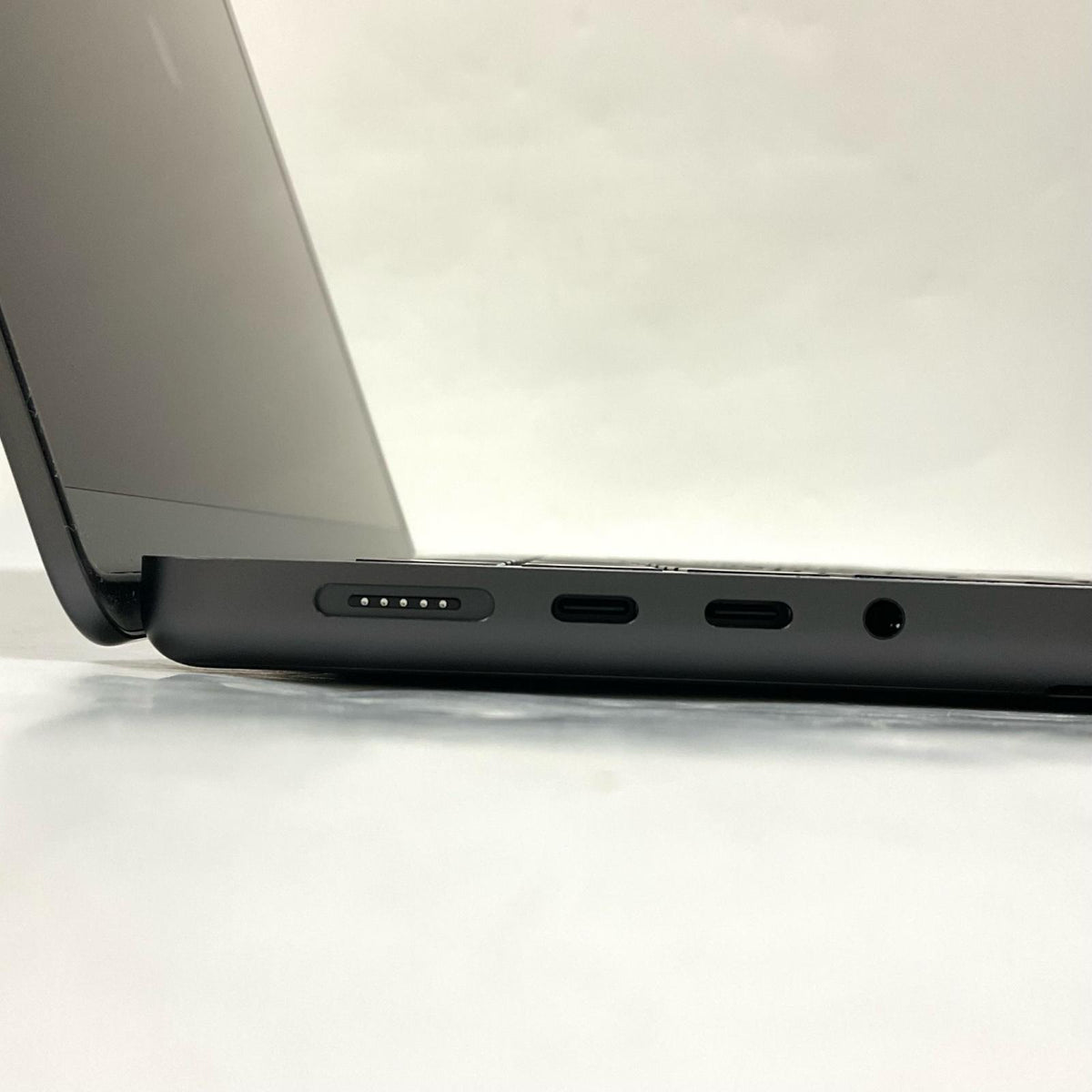 【全額返金保証】【最速発送】Apple MacBook Pro Nano-textureディスプレイ 14インチ Apple M5 16GB 1TB スペースブラック 100% 超美品 動作確認済