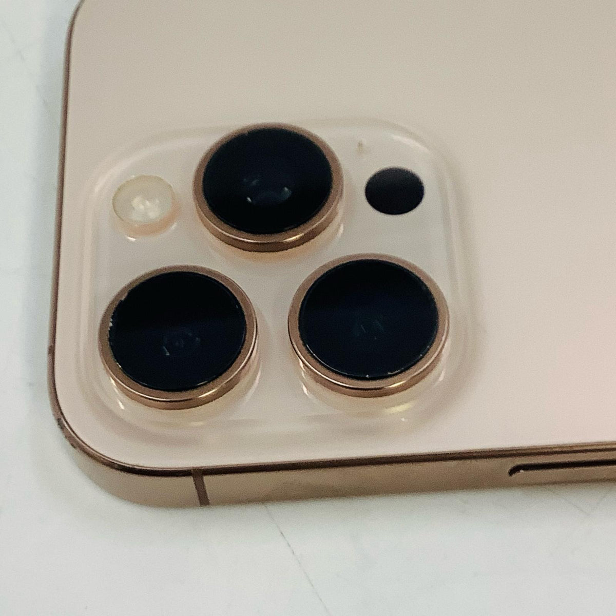 【全額返金保証】【最速発送】Apple iPhone iPhone 16 Pro 256GB デザートチタニウム SIMフリー 白ロム 動作確認済 87%