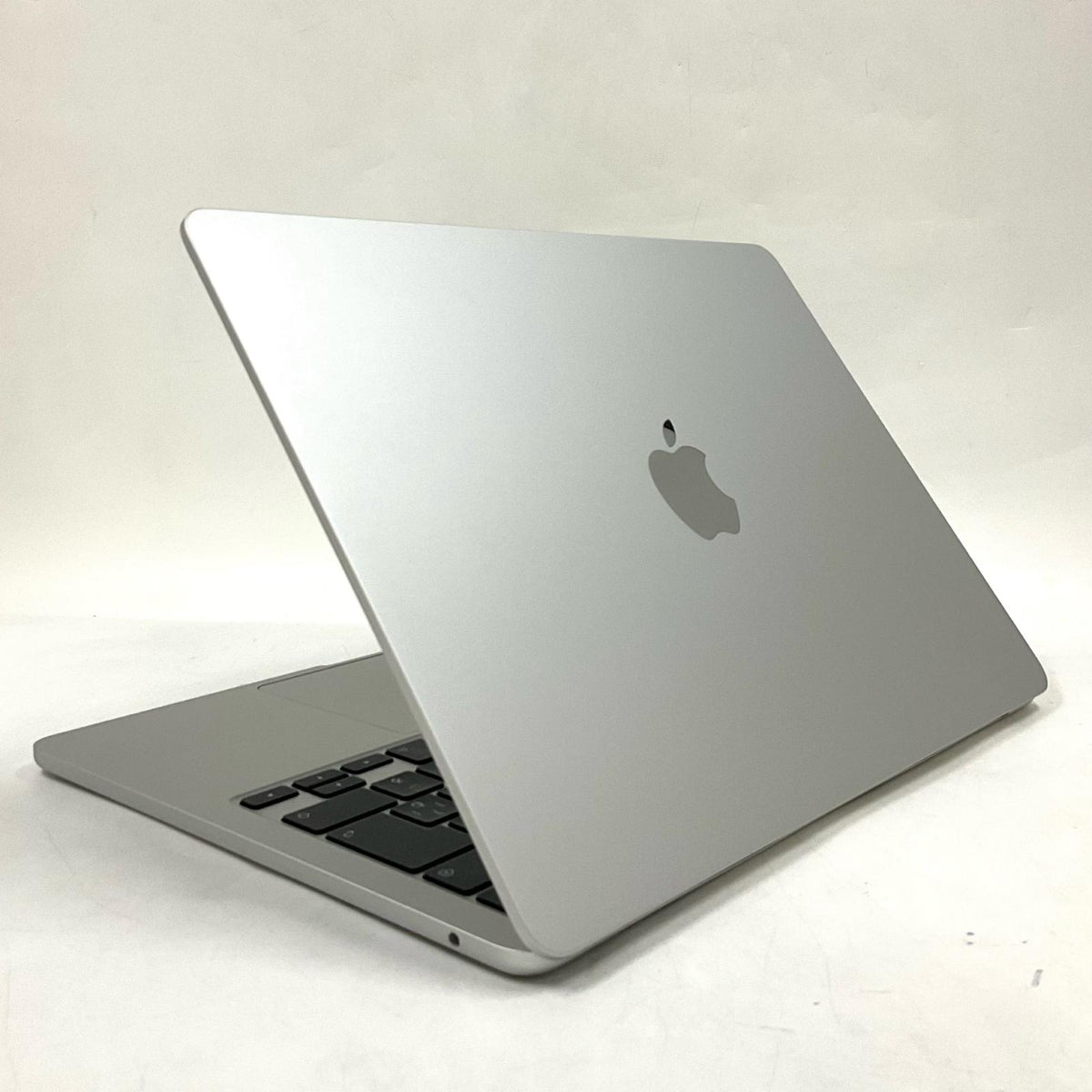 【全額返金保証】【最速発送】Apple MacBook Air 13インチ 2022 Apple M2 16GB 512GB シルバー 100% 超美品 動作確認済