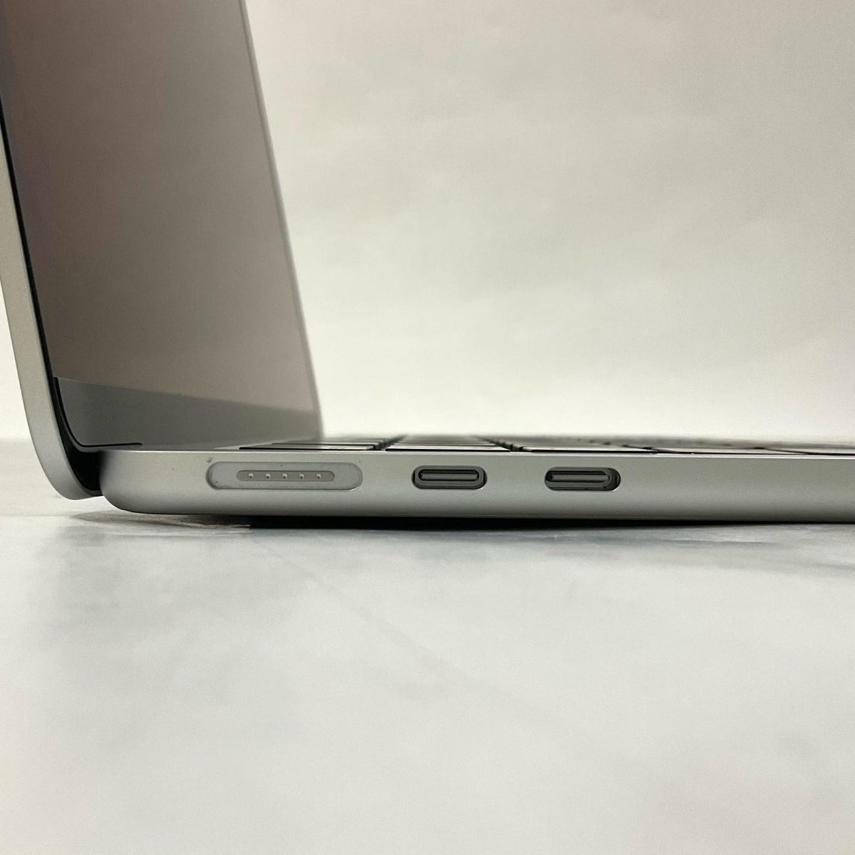 【全額返金保証】【最速発送】Apple MacBook Air 13インチ 2022 Apple M2 16GB 512GB シルバー 100% 超美品 動作確認済