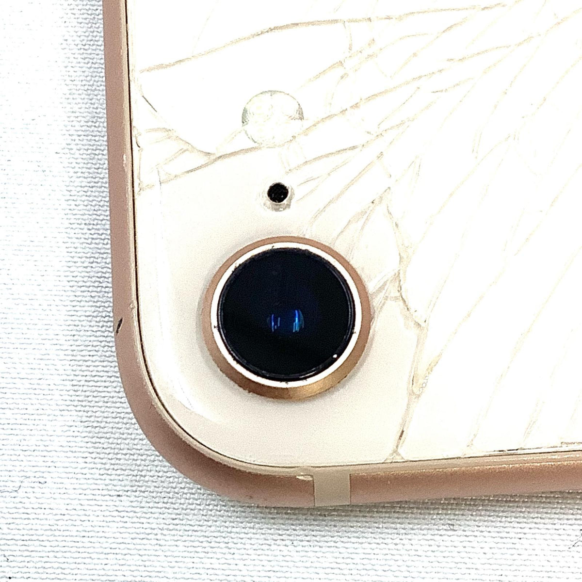 【最速発送】Apple iPhone iPhone 8 64GB ゴールド au SIMフリー 白ロム【難有】 100%