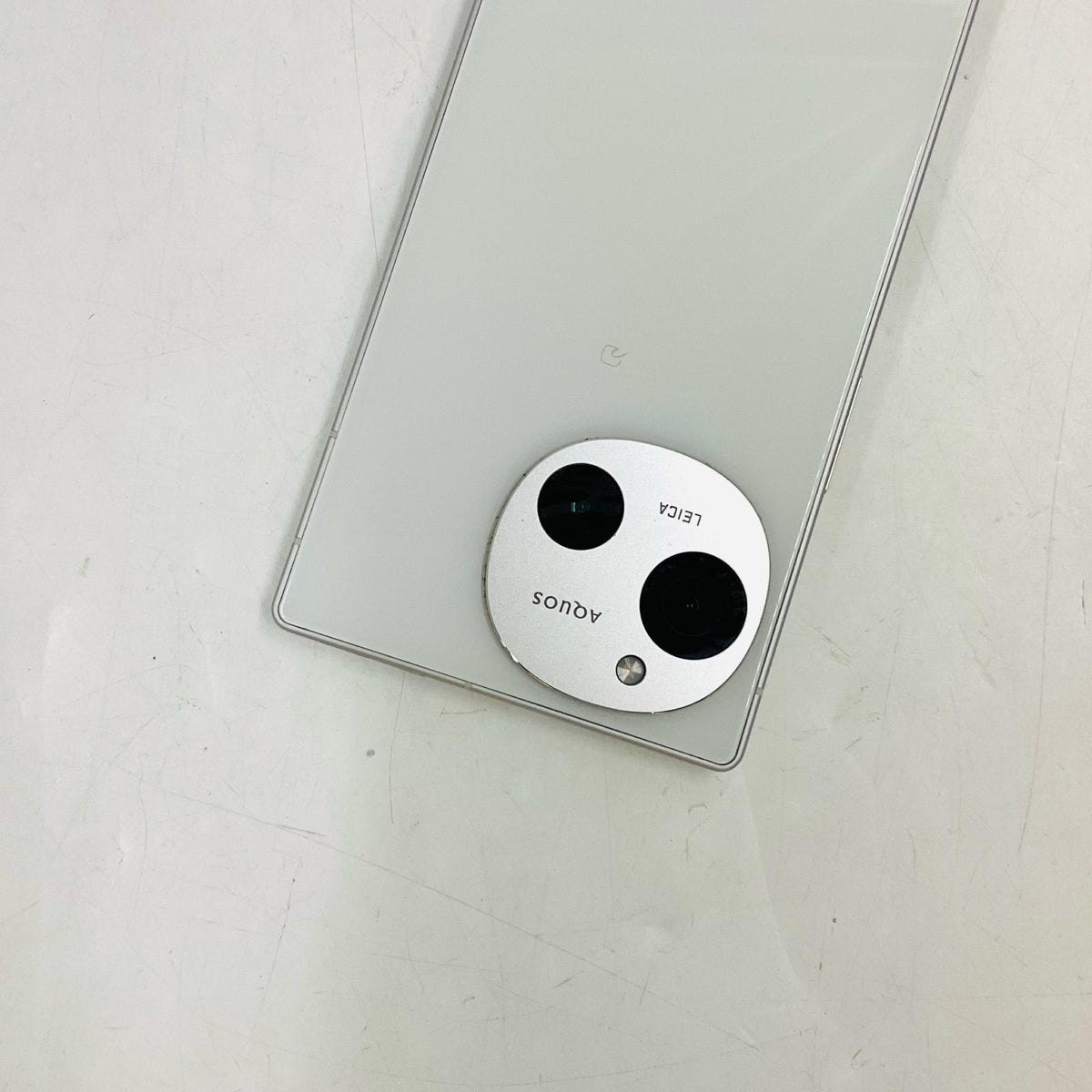 【全額返金保証】【最速発送】SHARP AQUOS R9 256GB ホワイト docomo SIMフリー SH-51E 白ロム 動作確認済