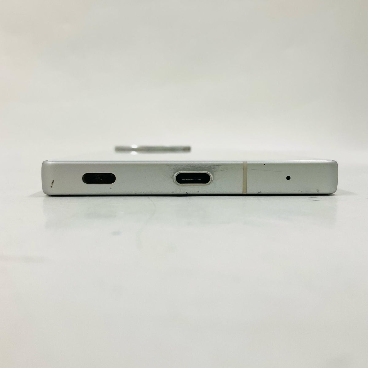 【全額返金保証】【最速発送】SHARP AQUOS R9 256GB ホワイト docomo SIMフリー SH-51E 白ロム 動作確認済