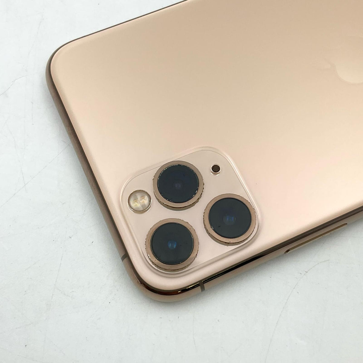 【最速発送】Apple iPhone iPhone Pro Max 11 64GB ゴールド docomo 白ロム【難有】 83%