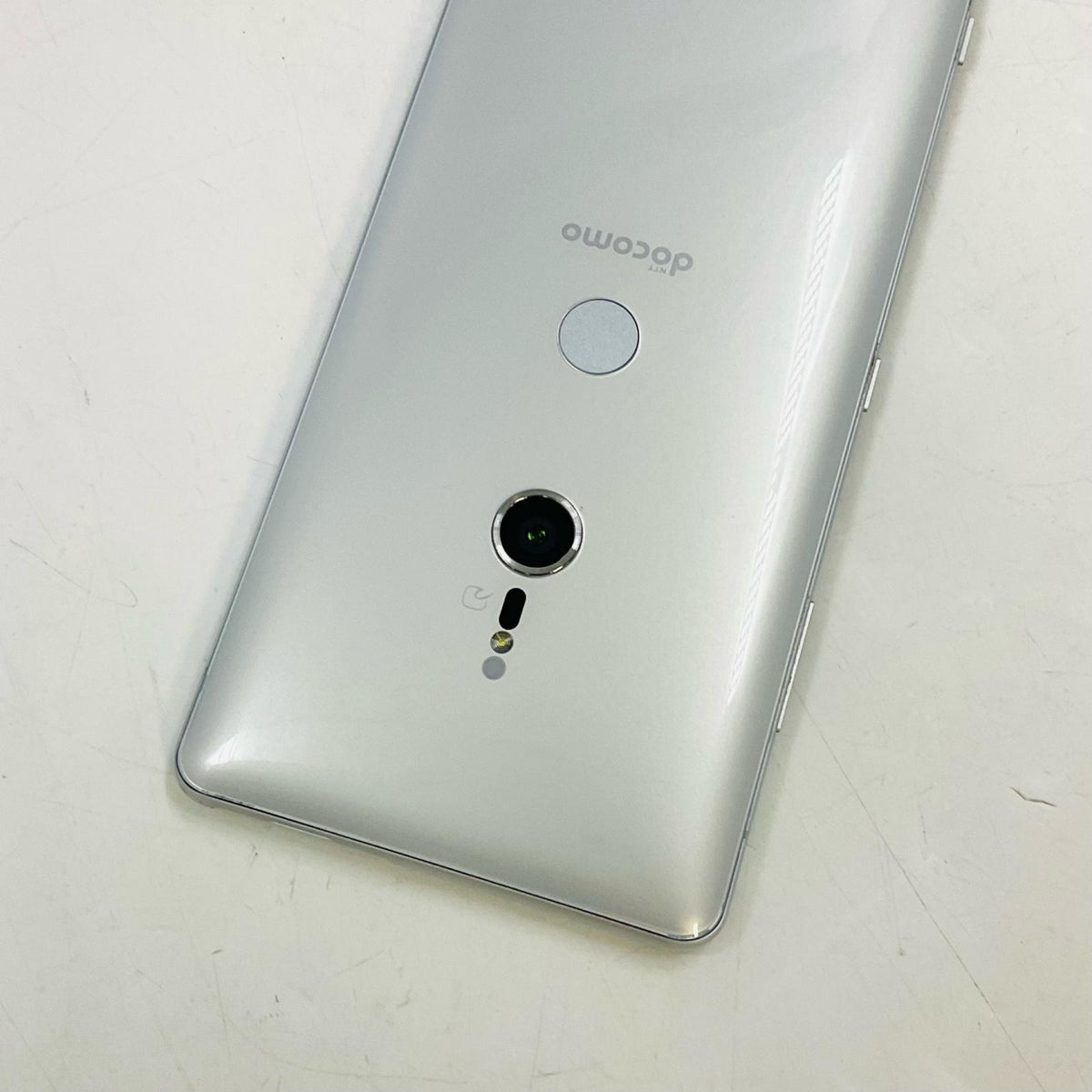 【最速発送】Sony Xperia XZ3 64GB ホワイトシルバー docomo SO-01L 白ロム【難有】