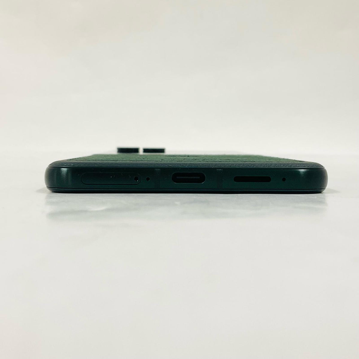 【全額返金保証】【最速発送】Motorola razr 60 ultra 512GB pantone — スカラブ SIMフリー XT2551-7 白ロム 美品 動作確認済