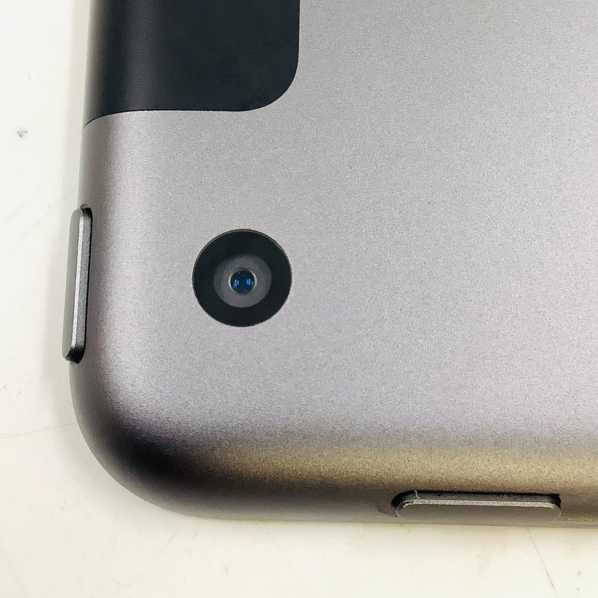 【全額返金保証】【最速発送】Apple iPad iPad 10.2インチ 第7世代 32GB スペースグレイ WiFi+Cellular Softbank 白ロム 動作確認済