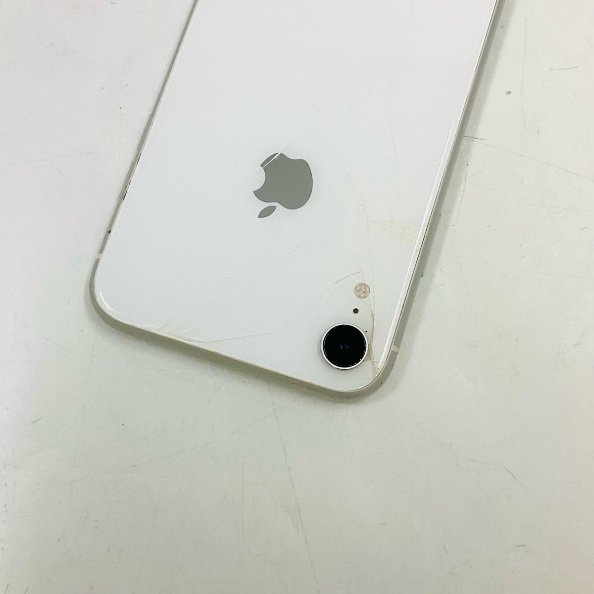 【最速発送】Apple iPhone iPhone XR 128GB ホワイト au 白ロム【難有】 89%