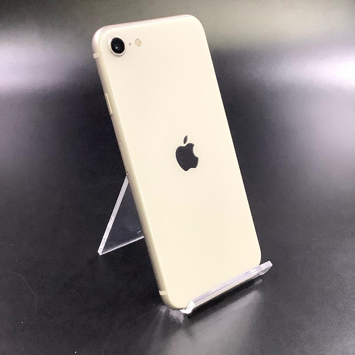 【全額返金保証】【最速発送】Apple iPhone iPhone SE（第3世代） 64GB スターライト docomo SIMフリー 白ロム 動作確認済 82%