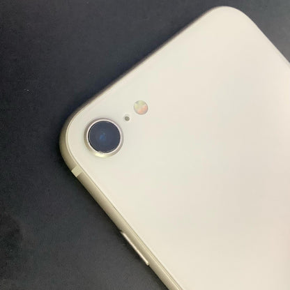 【全額返金保証】【最速発送】Apple iPhone iPhone SE（第3世代） 64GB スターライト docomo SIMフリー 白ロム 動作確認済 82%