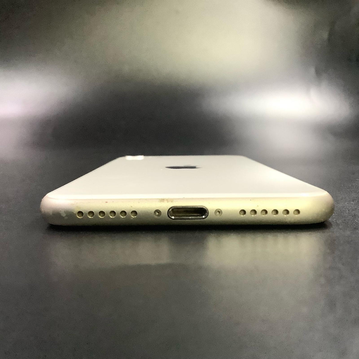 【全額返金保証】【最速発送】Apple iPhone iPhone SE（第3世代） 64GB スターライト docomo SIMフリー 白ロム 動作確認済 82%