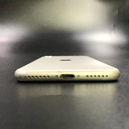 【全額返金保証】【最速発送】Apple iPhone iPhone SE（第3世代） 64GB スターライト docomo SIMフリー 白ロム 動作確認済 82%