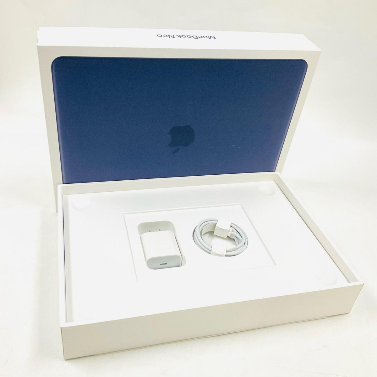 【全額返金保証】【最速発送】Apple MacBook Neo 13インチ 2026 Apple A18 Pro 8GB 512GB インディゴ 100% 超美品 動作確認済