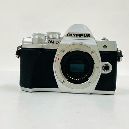 【全額返金保証】【最速発送】OLYMPUS デジタル一眼 OM-D E-M10 Mark III ボディ [シルバー] 美品 動作確認済