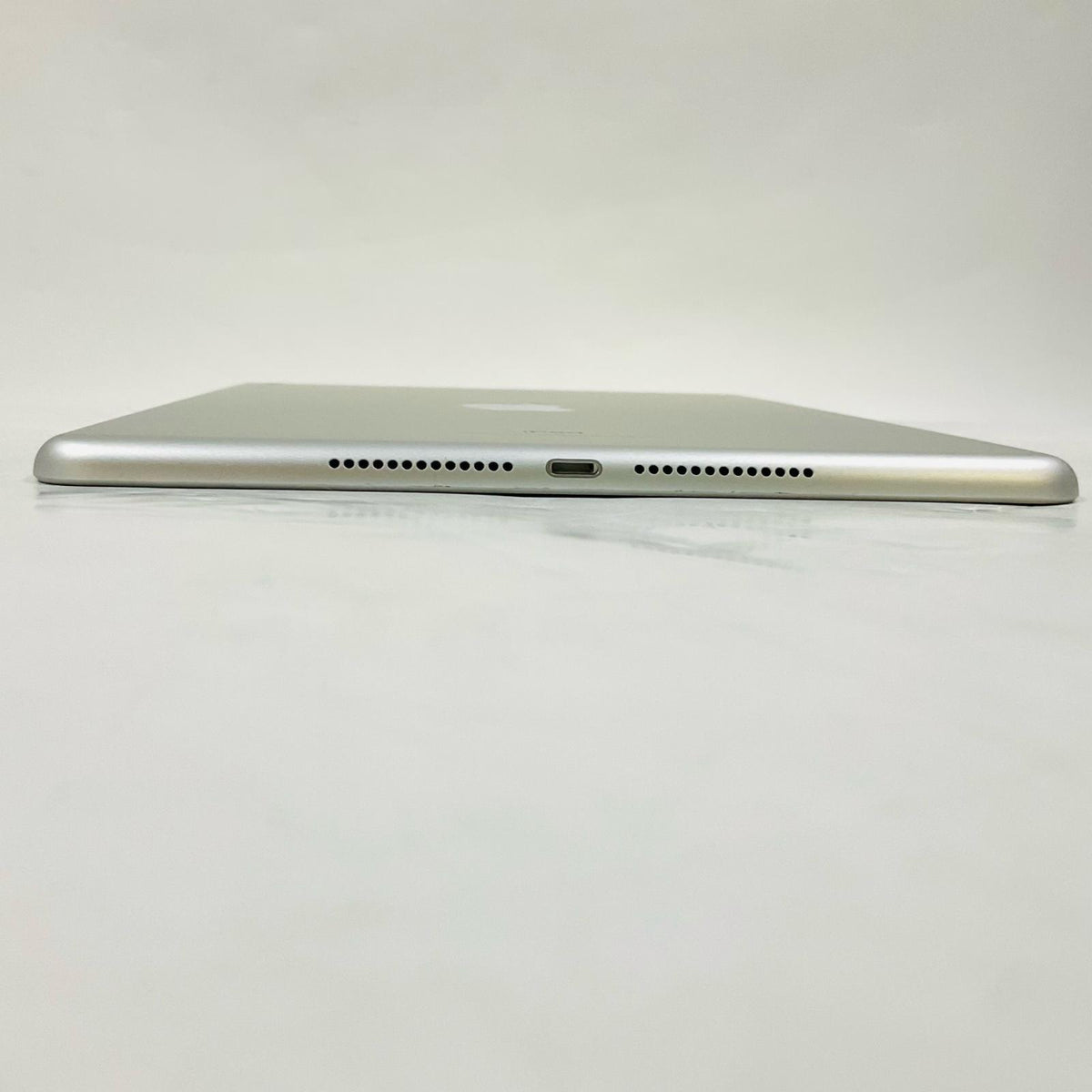 【全額返金保証】【最速発送】Apple iPad iPad 第6世代 128GB シルバー Wi-Fi 超美品 動作確認済