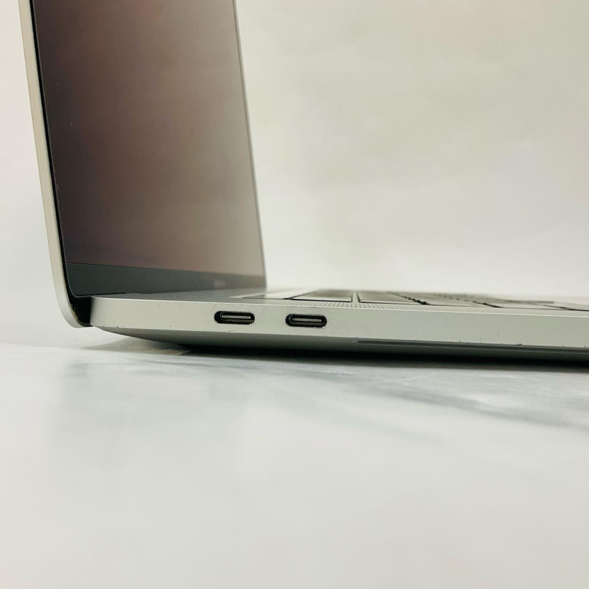 【全額返金保証】【最速発送】Apple MacBook Pro 16インチ 2019 2.3 GHz 8コア Intel core i9 32GB 1TB シルバー 美品 動作確認済