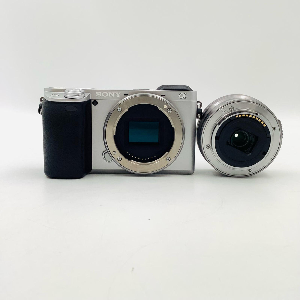 【全額返金保証】【最速発送】 デジタル一眼 α6400 ILCE-6400Y ダブルズームキット シルバー 美品 動作確認済