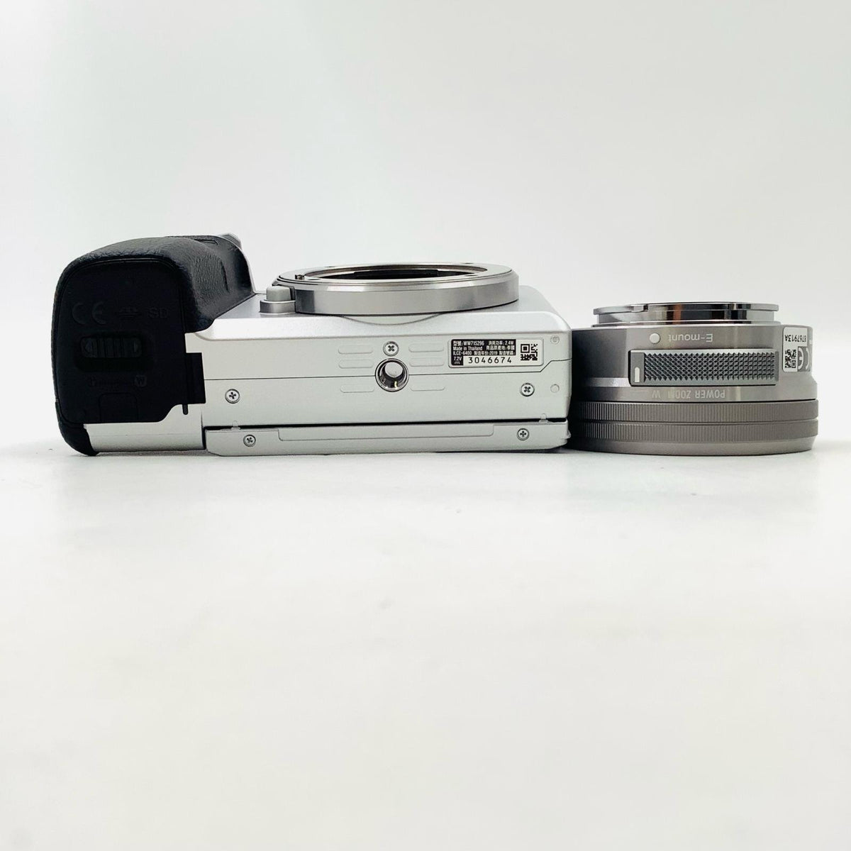 【全額返金保証】【最速発送】 デジタル一眼 α6400 ILCE-6400Y ダブルズームキット シルバー 美品 動作確認済