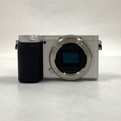 【全額返金保証】【最速発送】 デジタル一眼 α6400 ボディ ILCE-6400 シルバー 美品 動作確認済