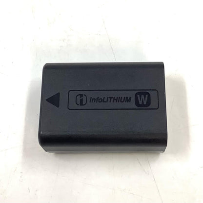【全額返金保証】【最速発送】 デジタル一眼 α6400 ボディ ILCE-6400 シルバー 美品 動作確認済
