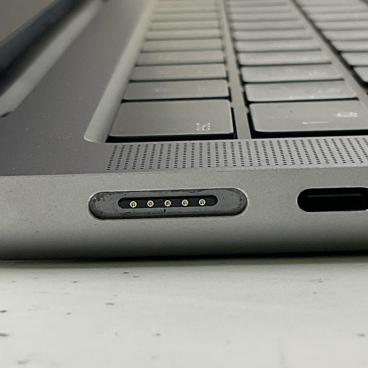 【最速発送】Apple MacBook Pro 14インチ 2021 M1 Pro 10コア 32GB 1TB スペースグレイ 90%【難有】