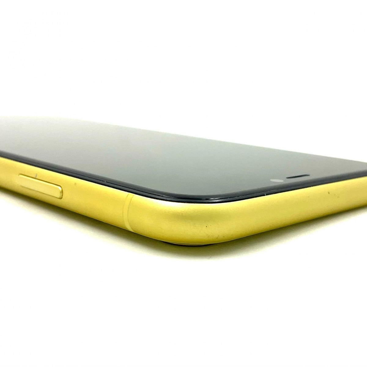【全額返金保証】【最速発送】Apple iPhone iPhone 11 128GB イエロー Softbank 白ロム 動作確認済 72%