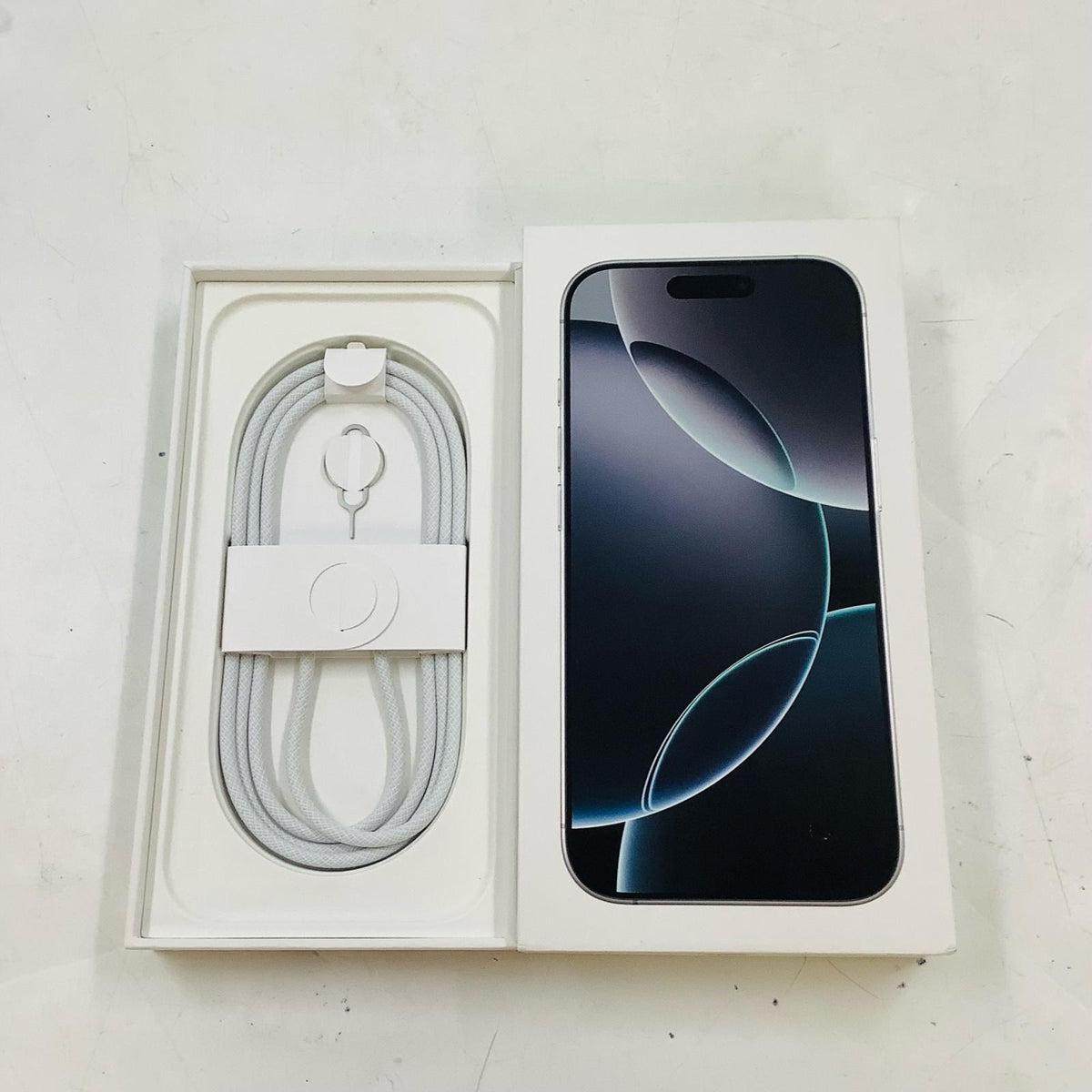 【全額返金保証】【最速発送】Apple iPhone iPhone 16 Pro 128GB ホワイトチタニウム SIMフリー 白ロム 美品 動作確認済 92%