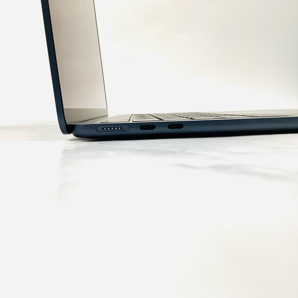 【全額返金保証】【最速発送】Apple MacBook Air 13インチ 2025 Apple M4 16GB 256GB ミッドナイト 100% 超美品 動作確認済