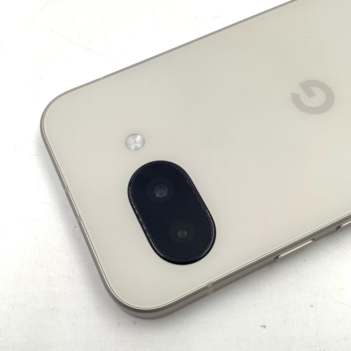【全額返金保証】【最速発送】Google Pixel 9a 128GB Porcelain au SIMフリー G3Y12 白ロム 美品 動作確認済