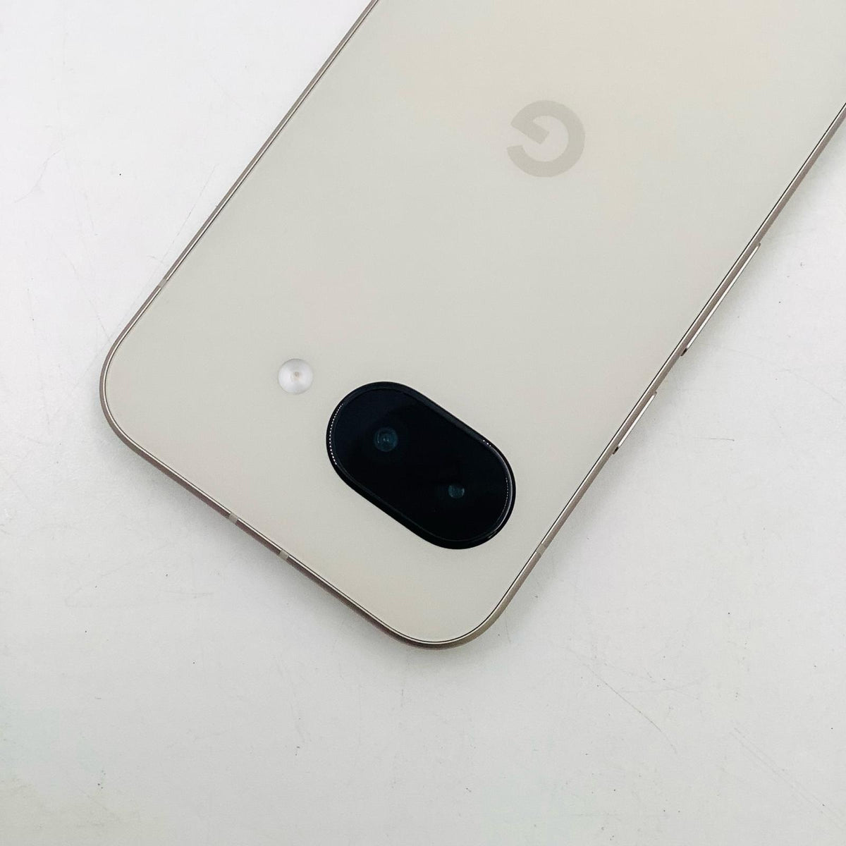 【全額返金保証】【最速発送】Google Pixel 9a 128GB Porcelain docomo SIMフリー G3Y12 白ロム 超美品 動作確認済