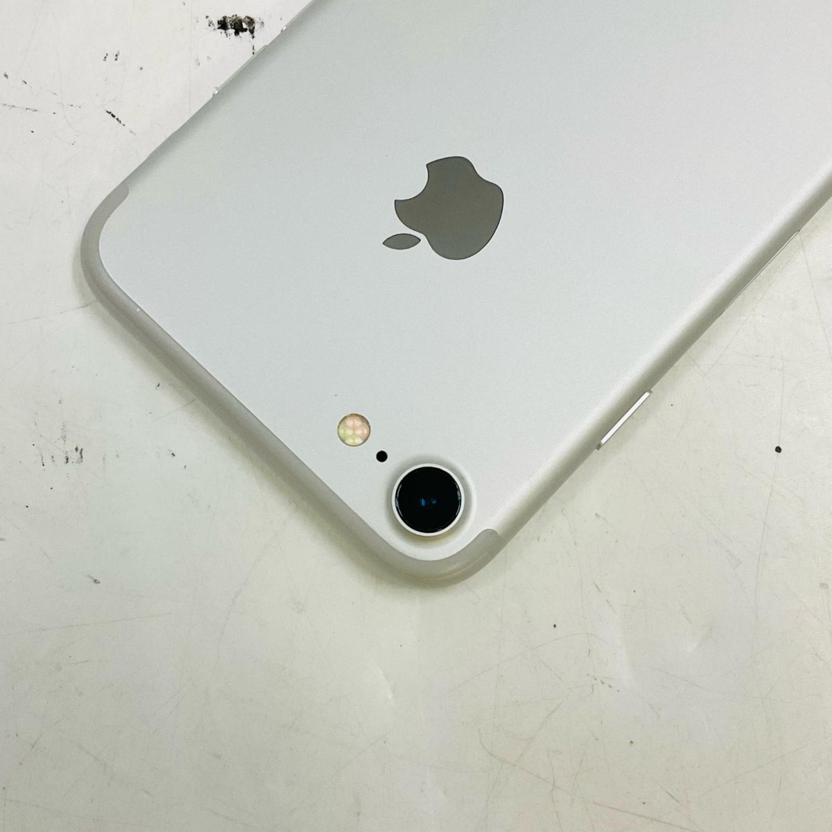【全額返金保証】【最速発送】Apple iPhone iPhone 7 32GB シルバー Softbank 白ロム 超美品 動作確認済 94%
