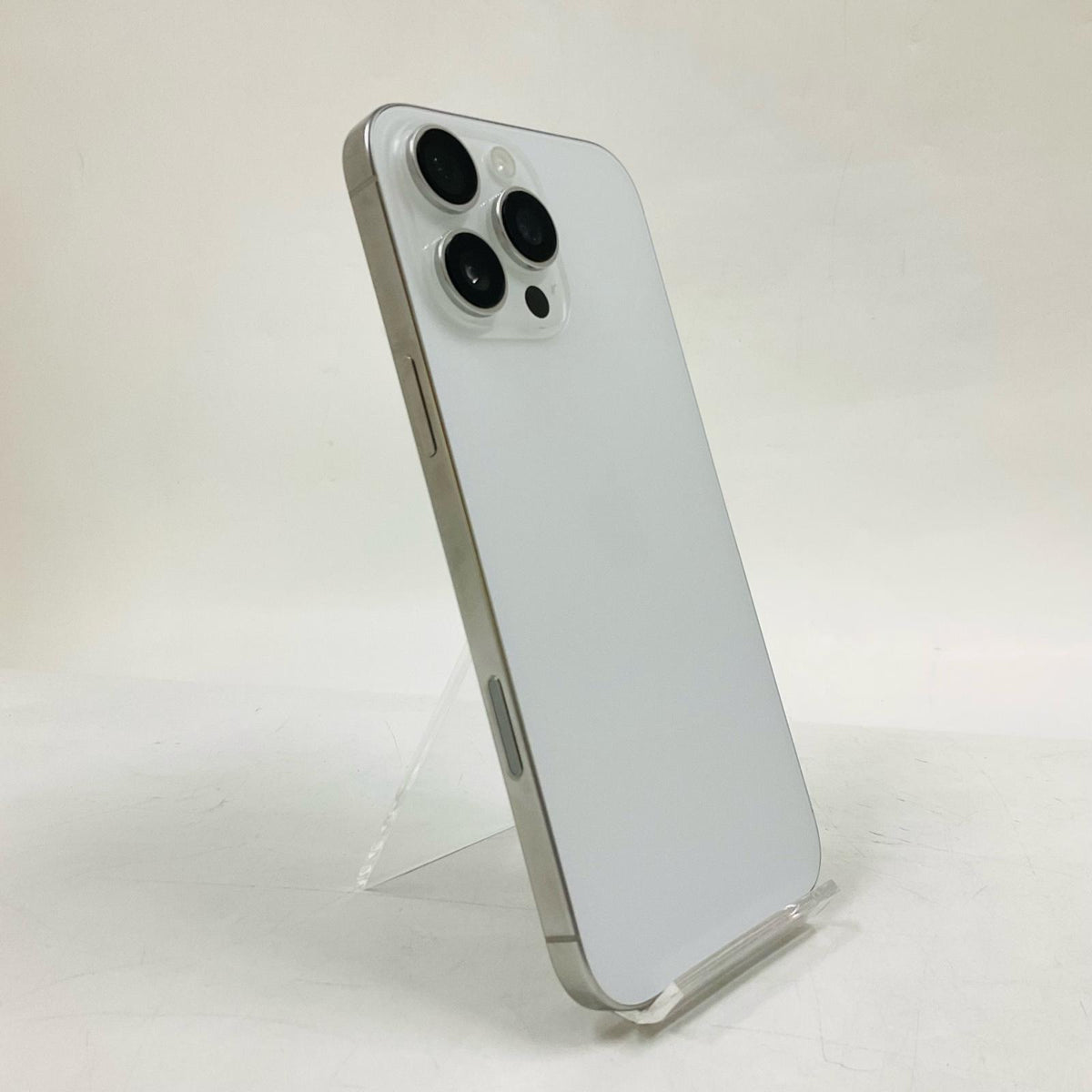 【全額返金保証】【最速発送】Apple iPhone iPhone 16 Pro Max 256GB ホワイトチタニウム au SIMフリー 白ロム 美品 動作確認済 94%