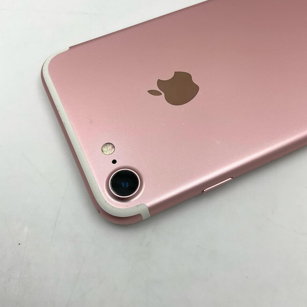 【全額返金保証】【最速発送】Apple iPhone iPhone 7 32GB ゴールド Softbank SIMフリー 白ロム 動作確認済 79%