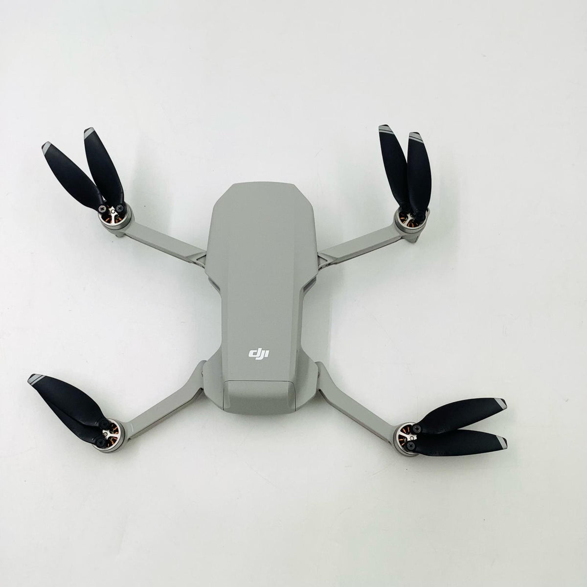 【最速発送】DJI MINI 2 Fly More Combo【難有】