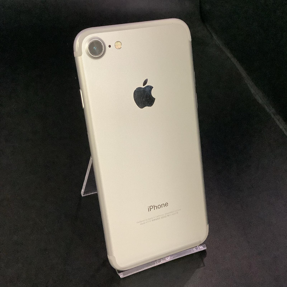 【最速発送】Apple iPhone iPhone 7 32GB シルバー docomo 白ロム【難有】 75%